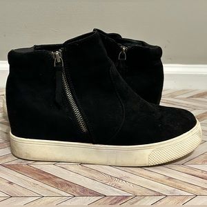 Universal Thread Black Suede Sneakers